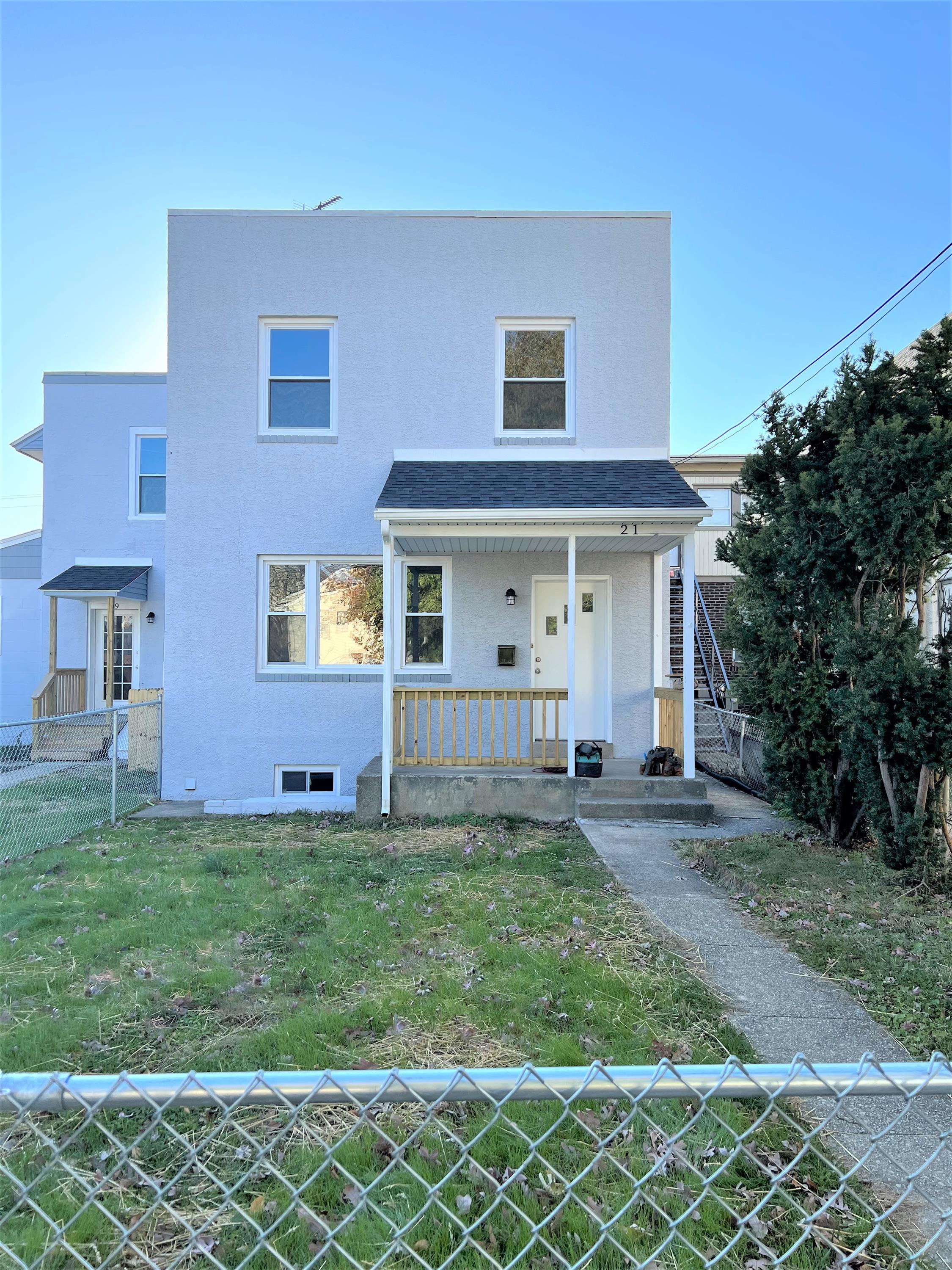 21 West Winona Avenue (House)